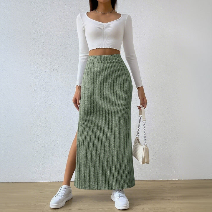 Jupe maxi pour femmes avec un design côtelé élégant et une fente sur le côté Levoire