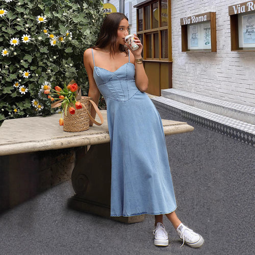 Robe maxi en denim pour femmes avec coupe élégante et bretelles spaghetti Levoire