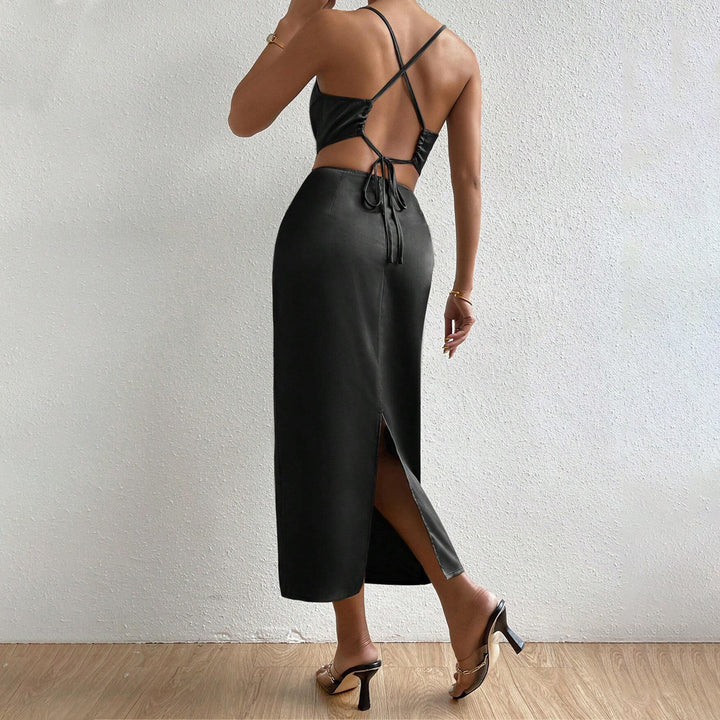 Robe maxi en satin élégante pour femmes avec un chic décolleté en V et des bretelles délicates Levoire
