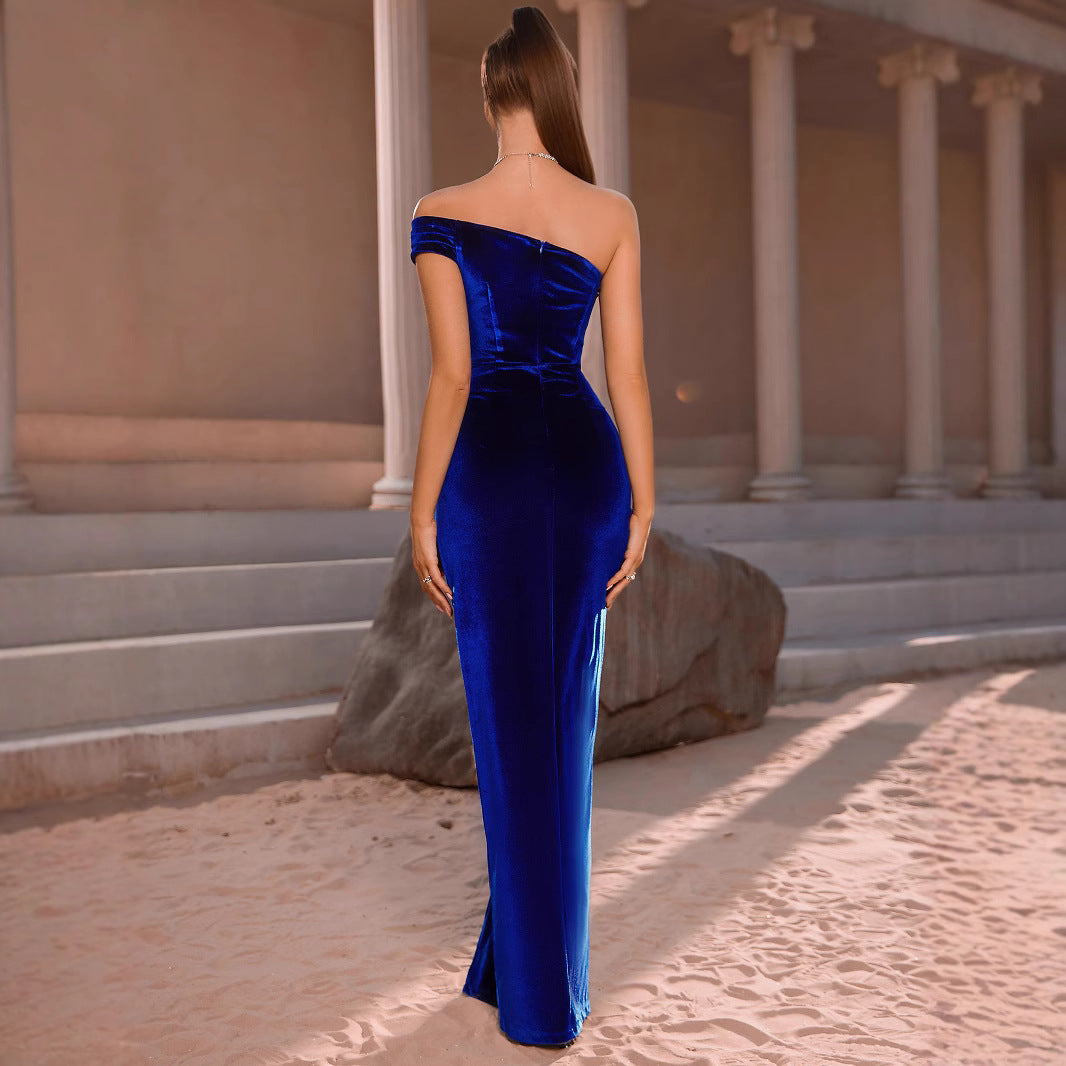 Robe de soirée sexy pour femmes avec design décolleté et fente haute Levoire