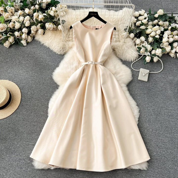 Levoire | Robe midi élégante avec une fente haute Abricot