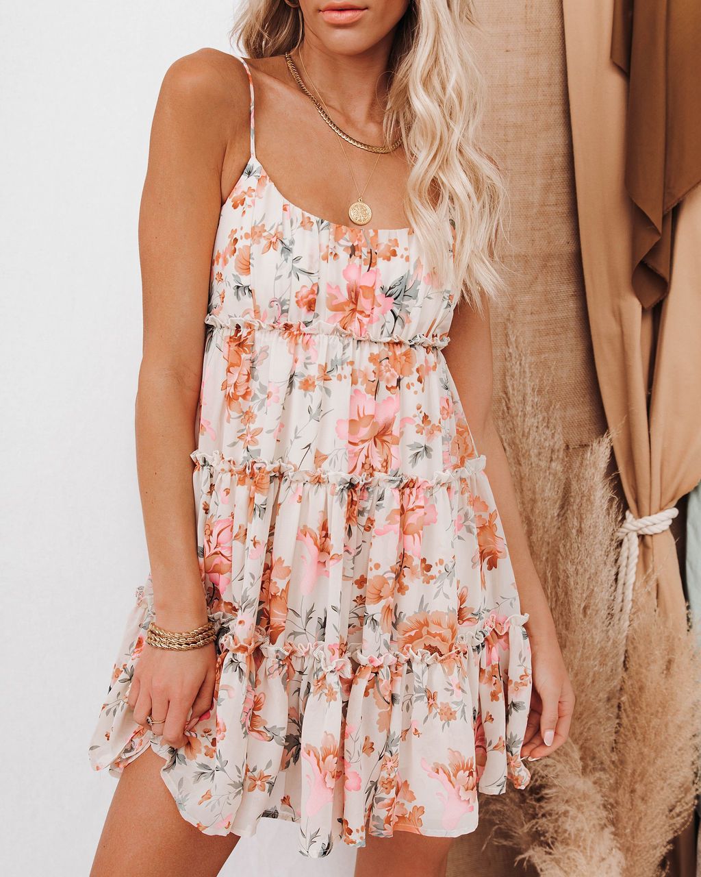 Robe d'été florale pour femme avec détails à volants et bretelles spaghetti réglables Levoire