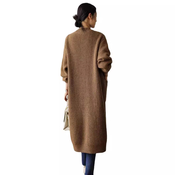 Cardigan tricoté pour femmes à coupe généreuse avec poches pratiques et patte de bouton décorative Levoire