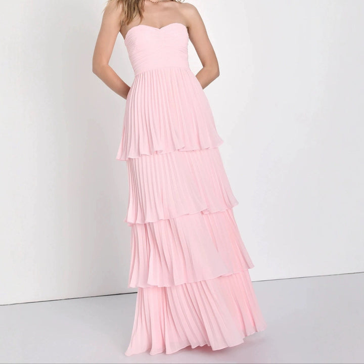 Robe maxi formelle pour femme avec jupe plissée en couches et décolleté en forme de cœur Levoire