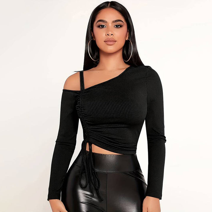Crop top féminin stylé avec coupe asymétrique et détails de volants raffinés Levoire