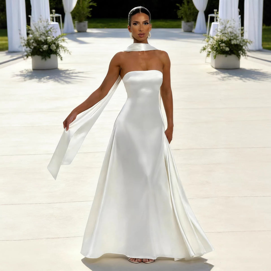 Robe de soirée sans bretelles élégante pour femmes en tissu semblable à du satin avec jupe fluide Levoire