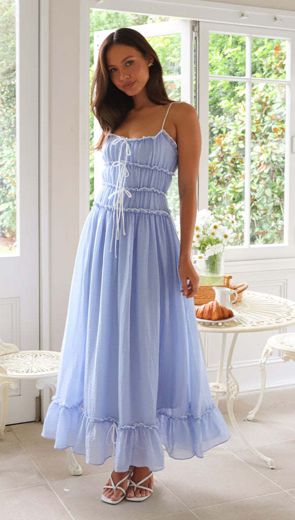 Robe maxi aérienne pour femmes avec détails volants et liens ajustables Levoire