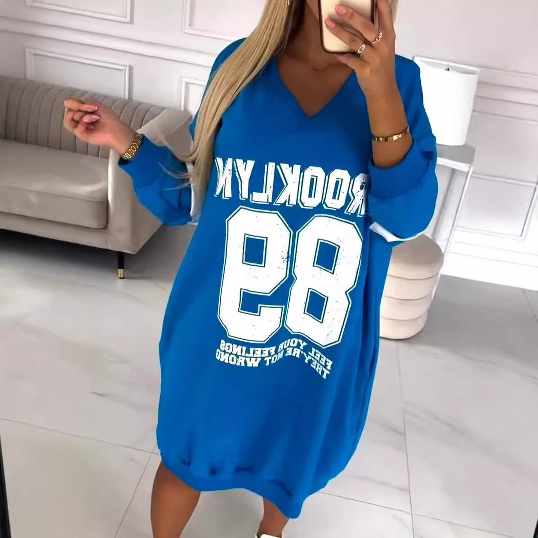 Robe oversize pour femme avec imprimé graphique sportif et décolleté en V profond Levoire