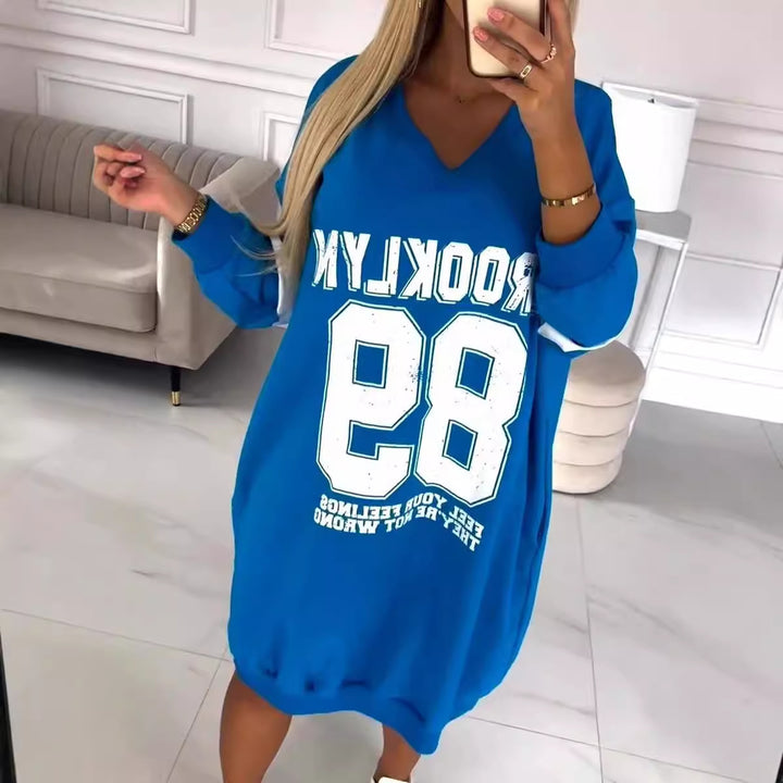 Robe oversize pour femme avec imprimé graphique sportif et décolleté en V profond Levoire