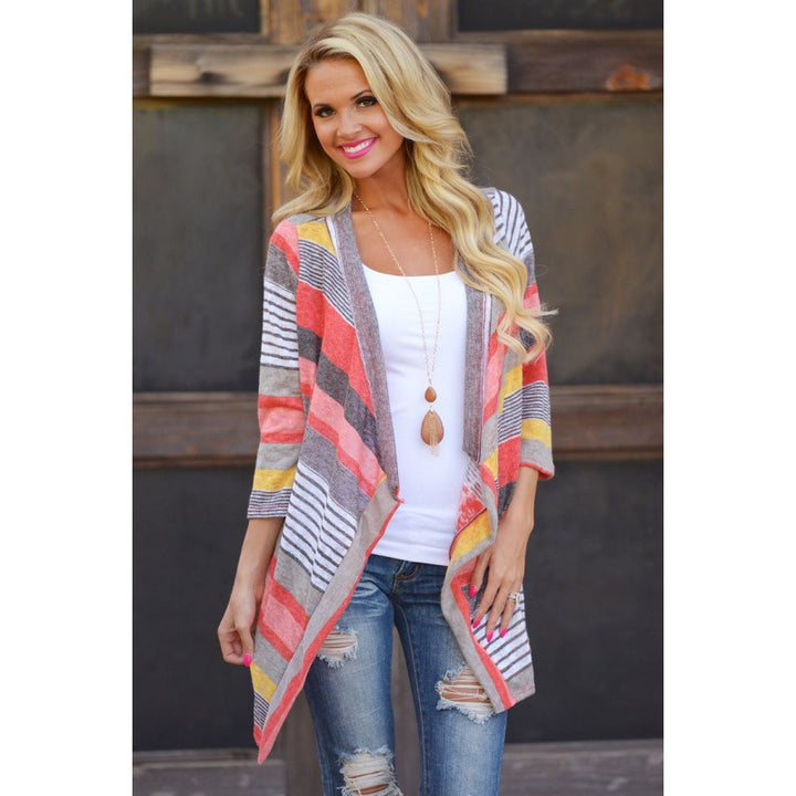 Cardigan pour femmes avec coupe asymétrique et motif de rayures colorées Levoire