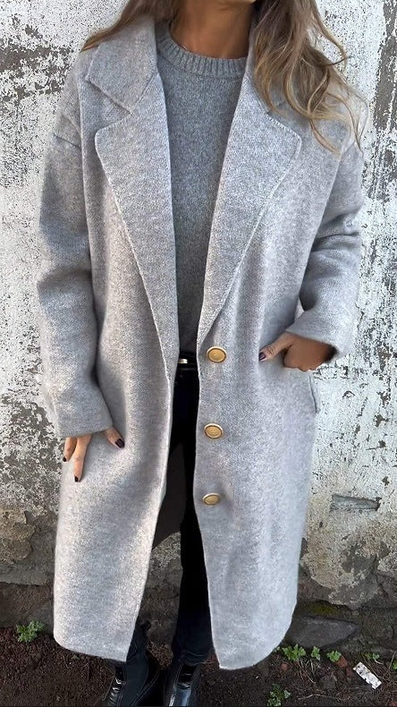 Veste de transition pour femme avec une coupe ample et de élégants détails de boutons Levoire
