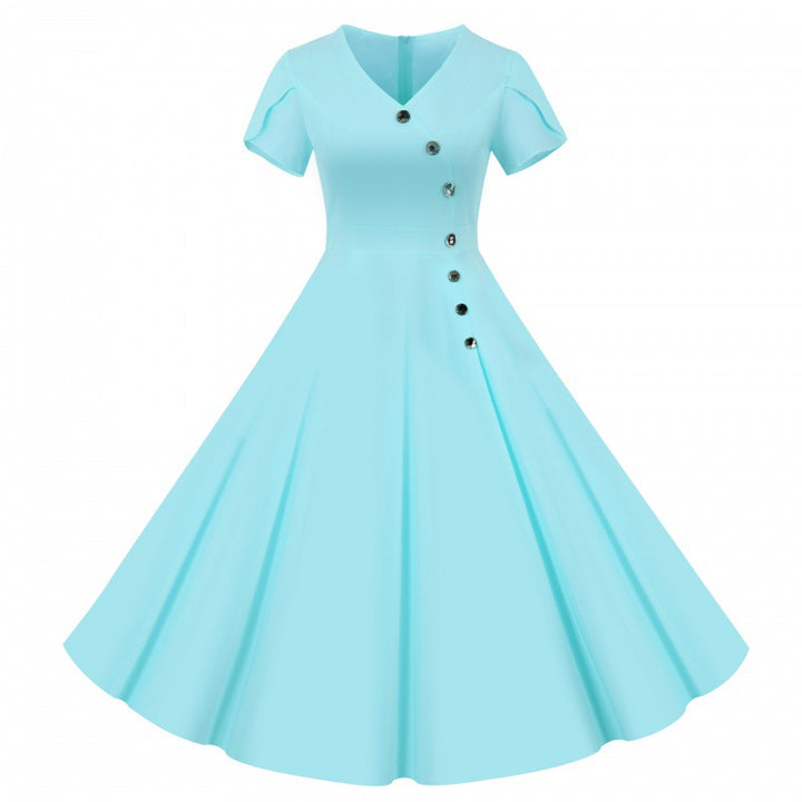 Robe swing femme avec un col en V à boutons et une jupe évasée.