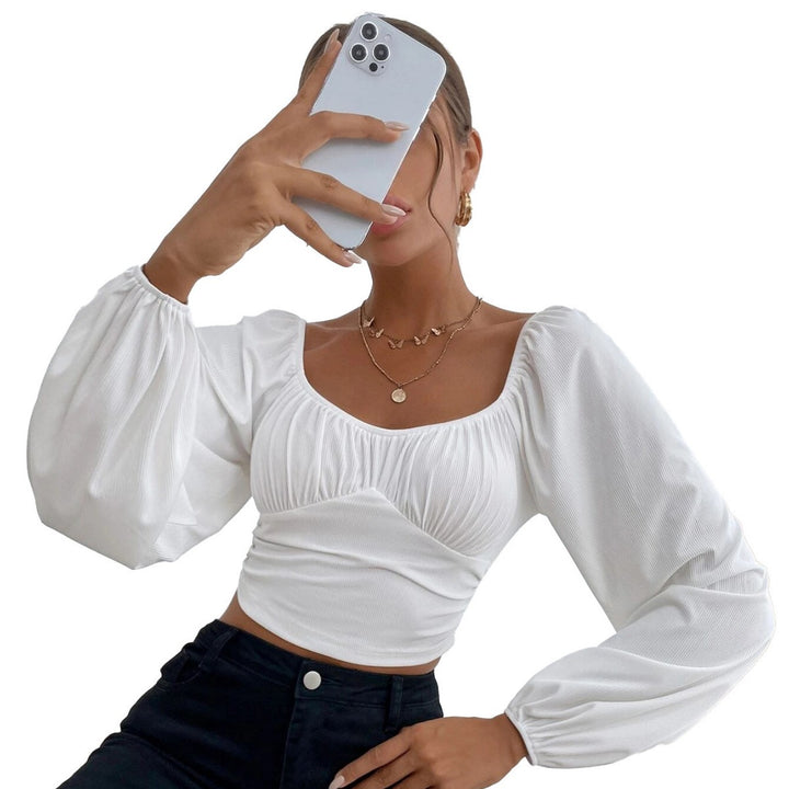 Haut court pour femmes avec un design de manches bouffantes élégant et une coupe ajustée Levoire