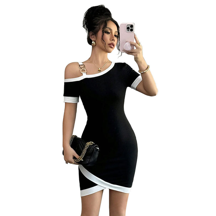 Robe mini ajustée pour femme avec décolleté asymétrique et sangle décorative Levoire