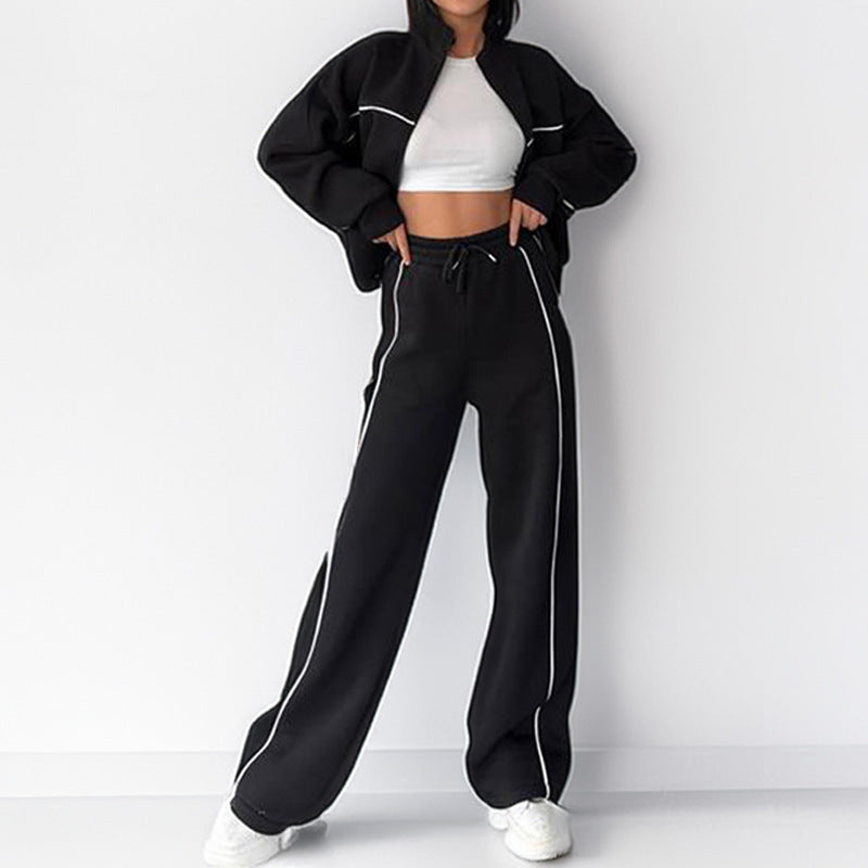 Ensemble sportif pour femmes avec matériau doux et inserts en hauteur. Levoire