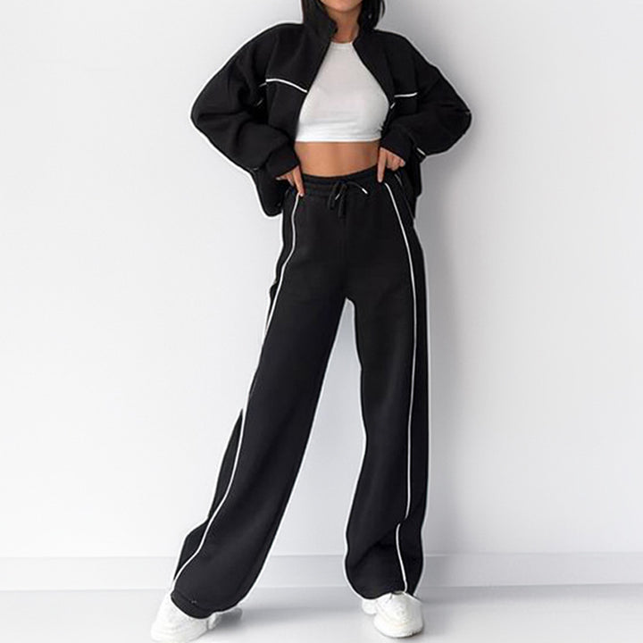 Ensemble sportif pour femmes avec matériau doux et inserts en hauteur. Levoire