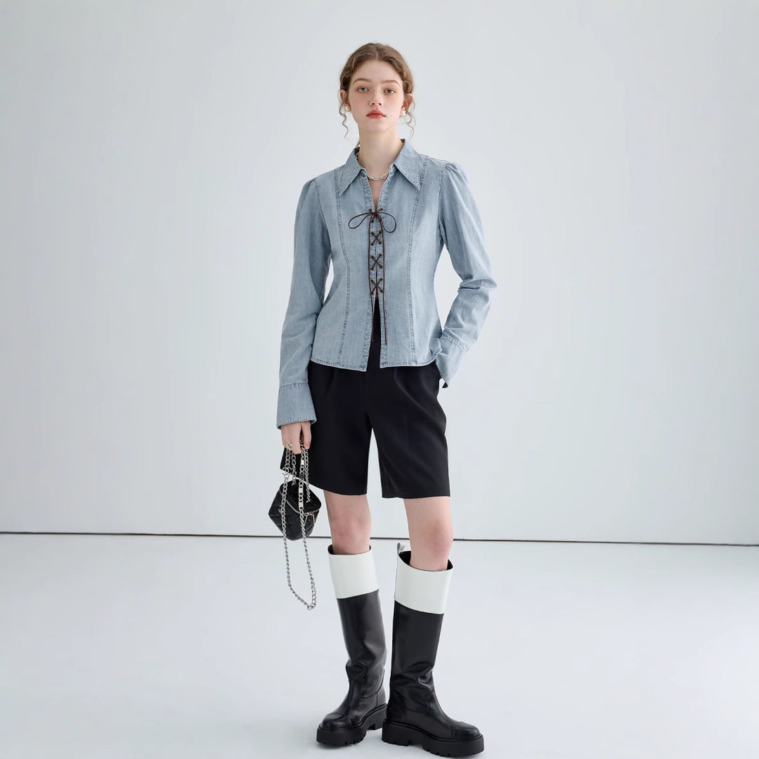 Blouse en jean pour femmes avec décolleté lacé et élégantes manches bouffantes Levoire