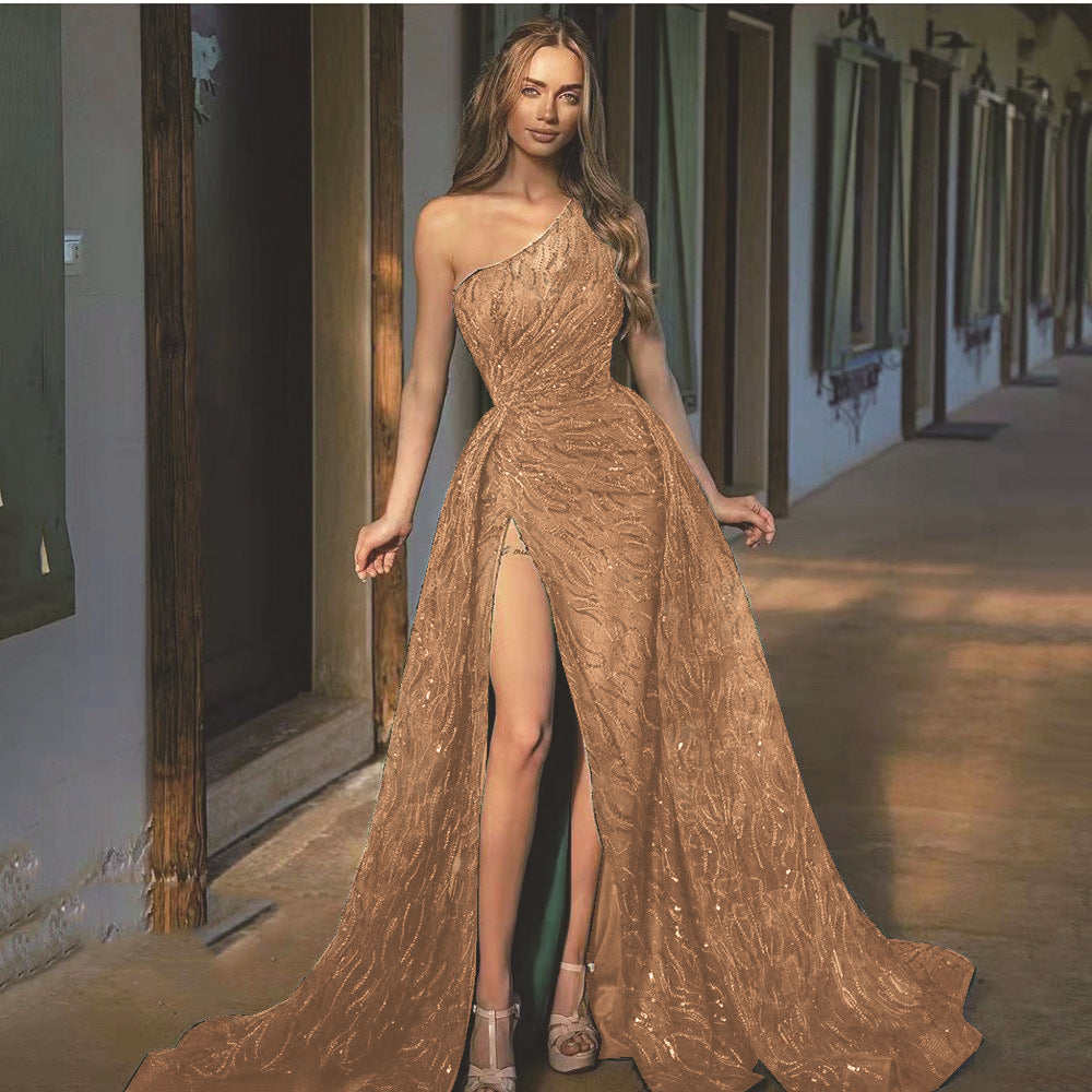 Levoire | Tenue de soirée à bretelles spaghetti avec des paillettes glamour Or