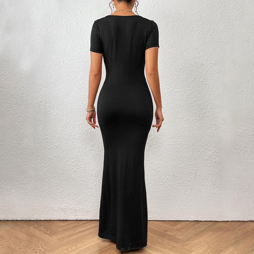 Robe maxi élégante pour femmes avec encolure en U profonde et coupe ajustée Levoire