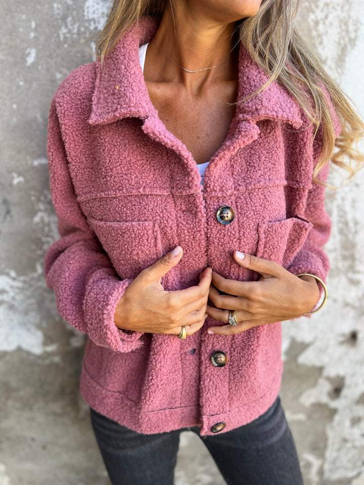 Veste oversized en peluche pour femmes avec poches pratiques et patte de boutonnage Levoire