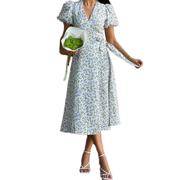 Robe portefeuille pour femmes avec des manches bouffantes volumineuses et des embellissements floraux Levoire
