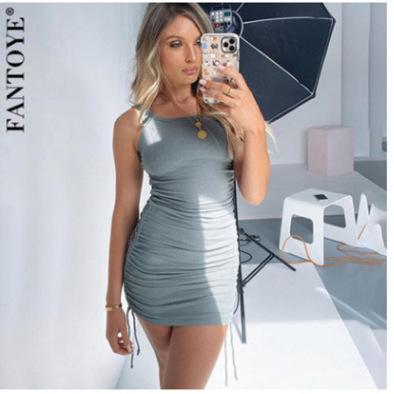 Robe portefeuille pour femme avec des détails modernes en volants et une coupe ajustée Levoire