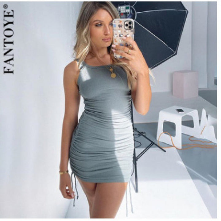 Robe portefeuille pour femme avec des détails modernes en volants et une coupe ajustée Levoire