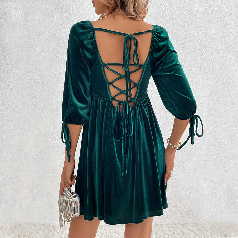 Robe en velours pour femmes avec des détails de volants modernes et des manches ajustables Levoire