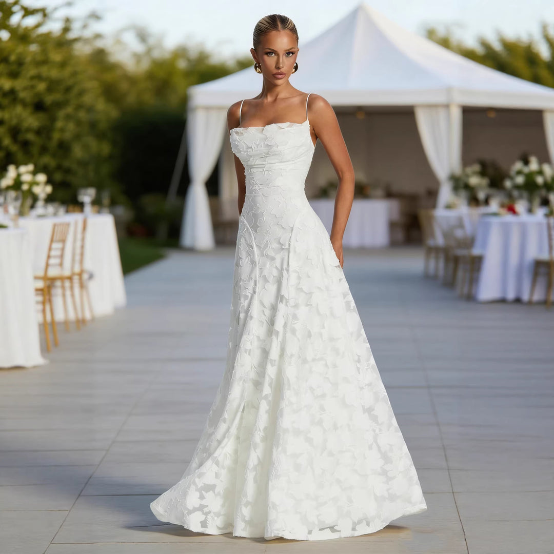 Robe maxi de haute qualité pour femmes avec un motif floral scintillant et des bretelles spaghetti élégantes Levoire