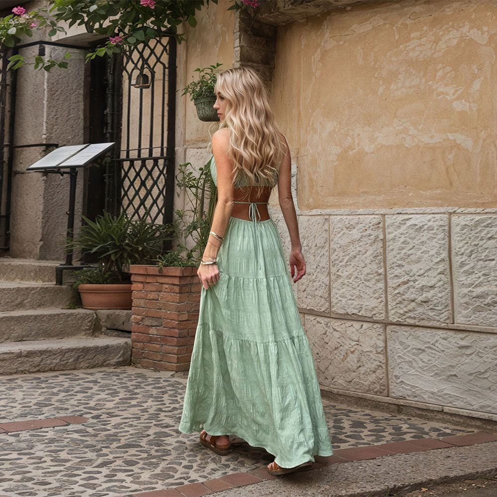 Robe maxi pour femmes avec des découpes sophistiquées et un design enveloppant élégant Levoire