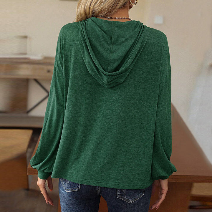 Haut de hoodie décontracté pour femmes avec détails en bouton et manches élastiques Levoire