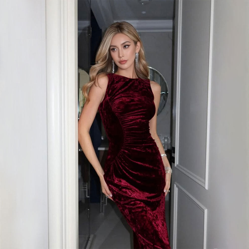 Robe de soirée en velours pour femmes avec coupe ajustée et détails drapés raffinés Levoire