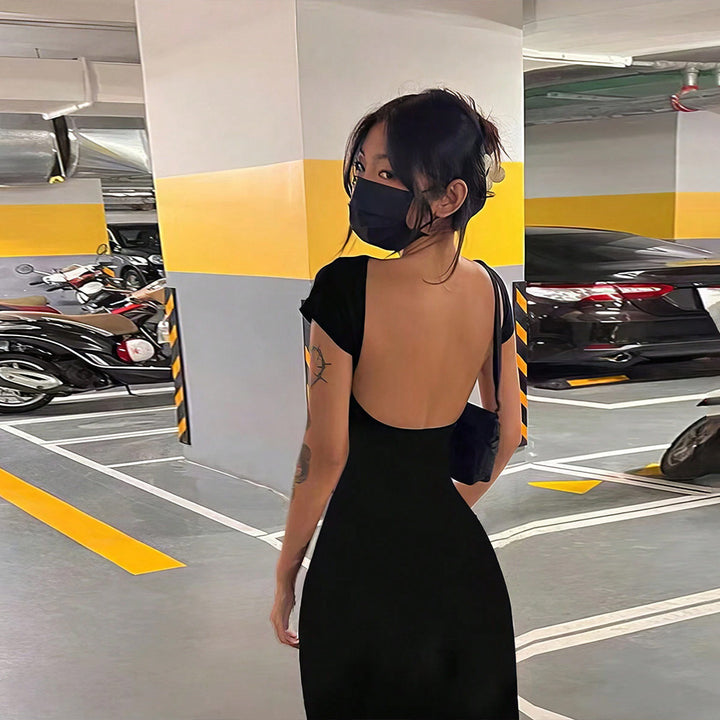 Robe maxi pour femmes avec découpe élégante au dos et silhouette près du corps Levoire