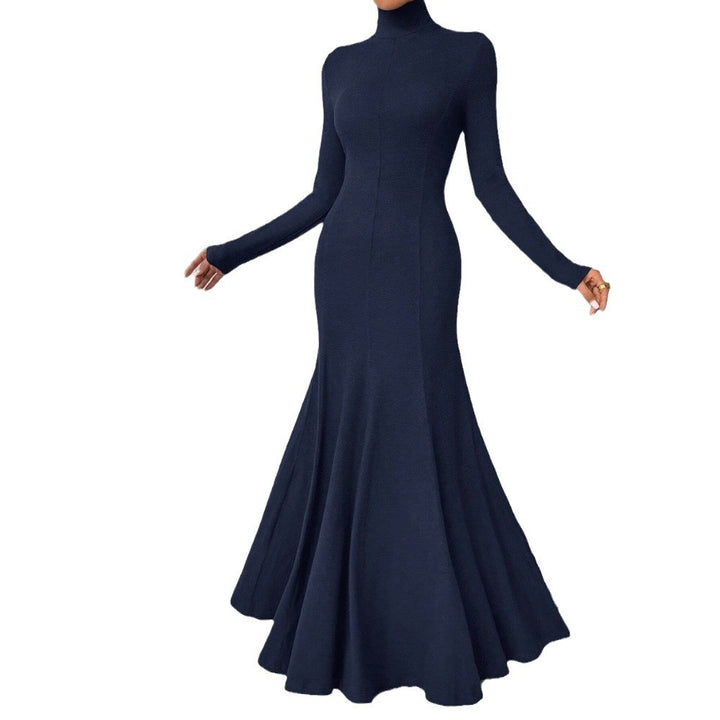 Robe maxi élégante pour femmes à manches longues avec un col haut et un ourlet fluide Levoire