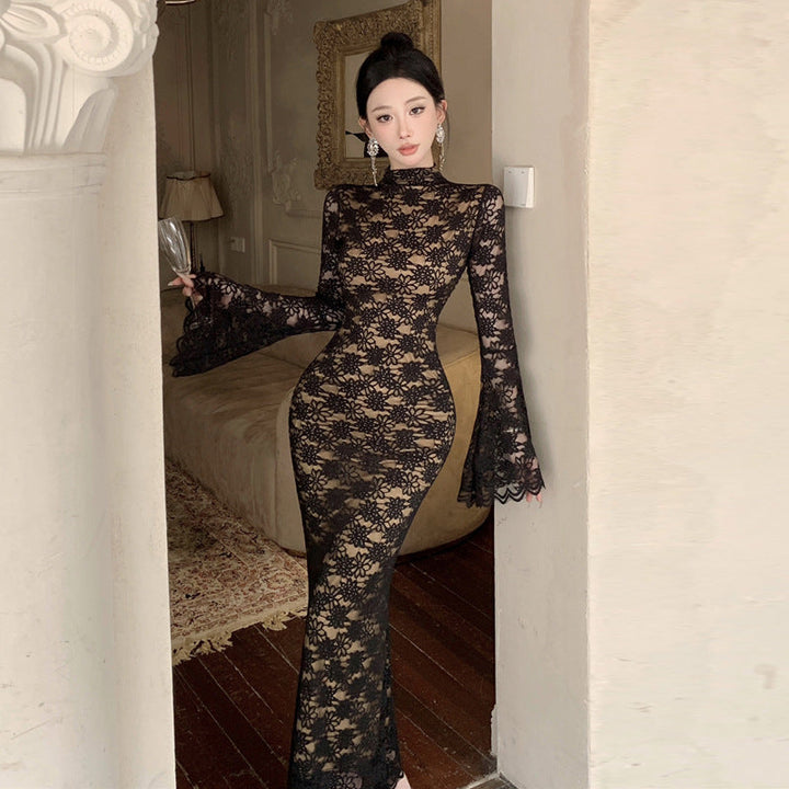 Levoire | Robe fourreau à encolure haute à manches longues noir