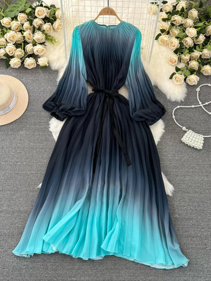 Levoire | Robe plissée en A avec dégradé mi-long