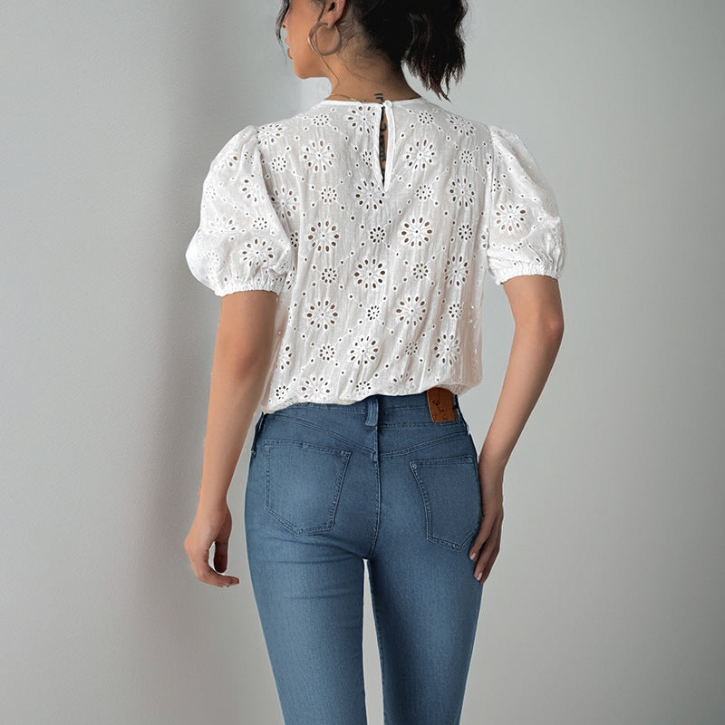 Blouse à manches bouffantes pour femmes avec des motifs floraux décoratifs et cordon de serrage Levoire
