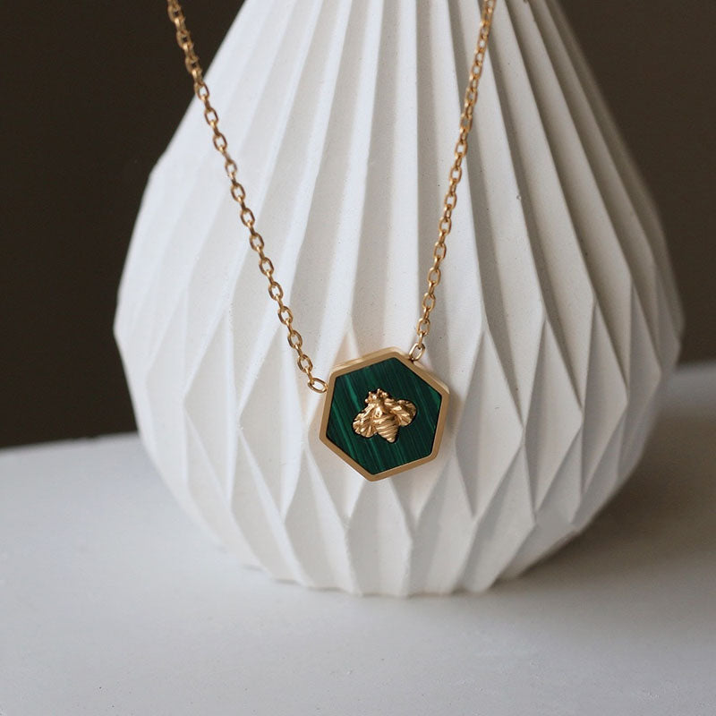 Levoire | Collier Avec Pendentif Abeille Vert