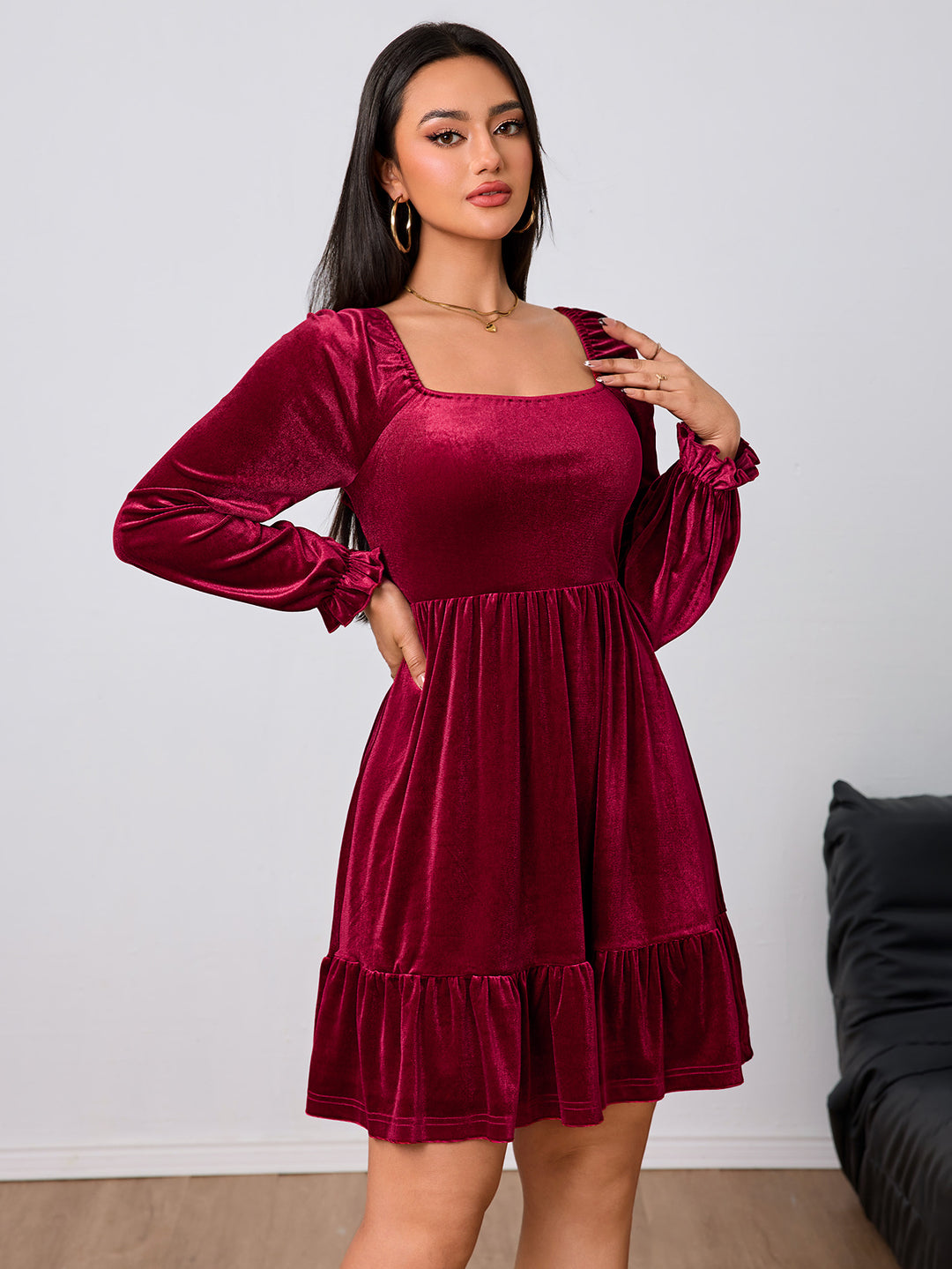 Robe minime en velours pour femmes avec volants et manches bouffantes de bon goût Levoire