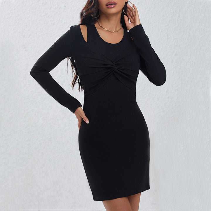 Robe ajustée pour femme avec des découpes modernes et un détail drapé élégant Levoire