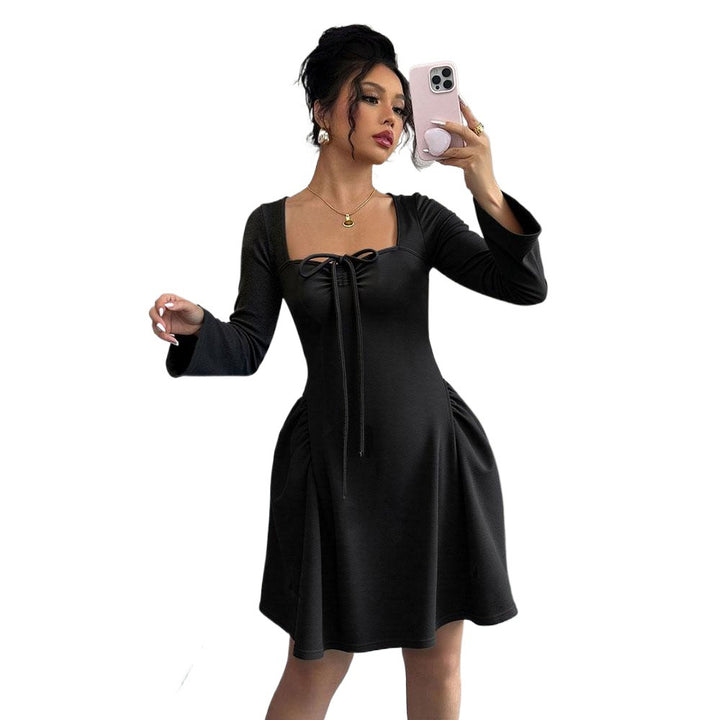 Robe femme longueur genou avec des détails de volants sophistiqués et une coupe ajustée Levoire