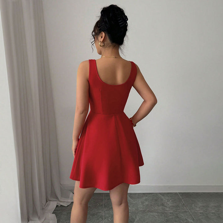 Robe mini pour femme avec décolleté élégant et détail de nœud ludique Levoire