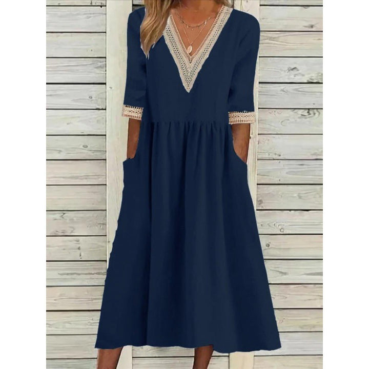 Levoire | Élégante robe mi-longue à col V en dentelle à manches mi-longues Meriheinä