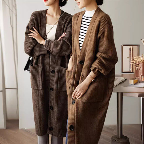 Cardigan tricoté pour femmes à coupe généreuse avec poches pratiques et patte de bouton décorative Levoire