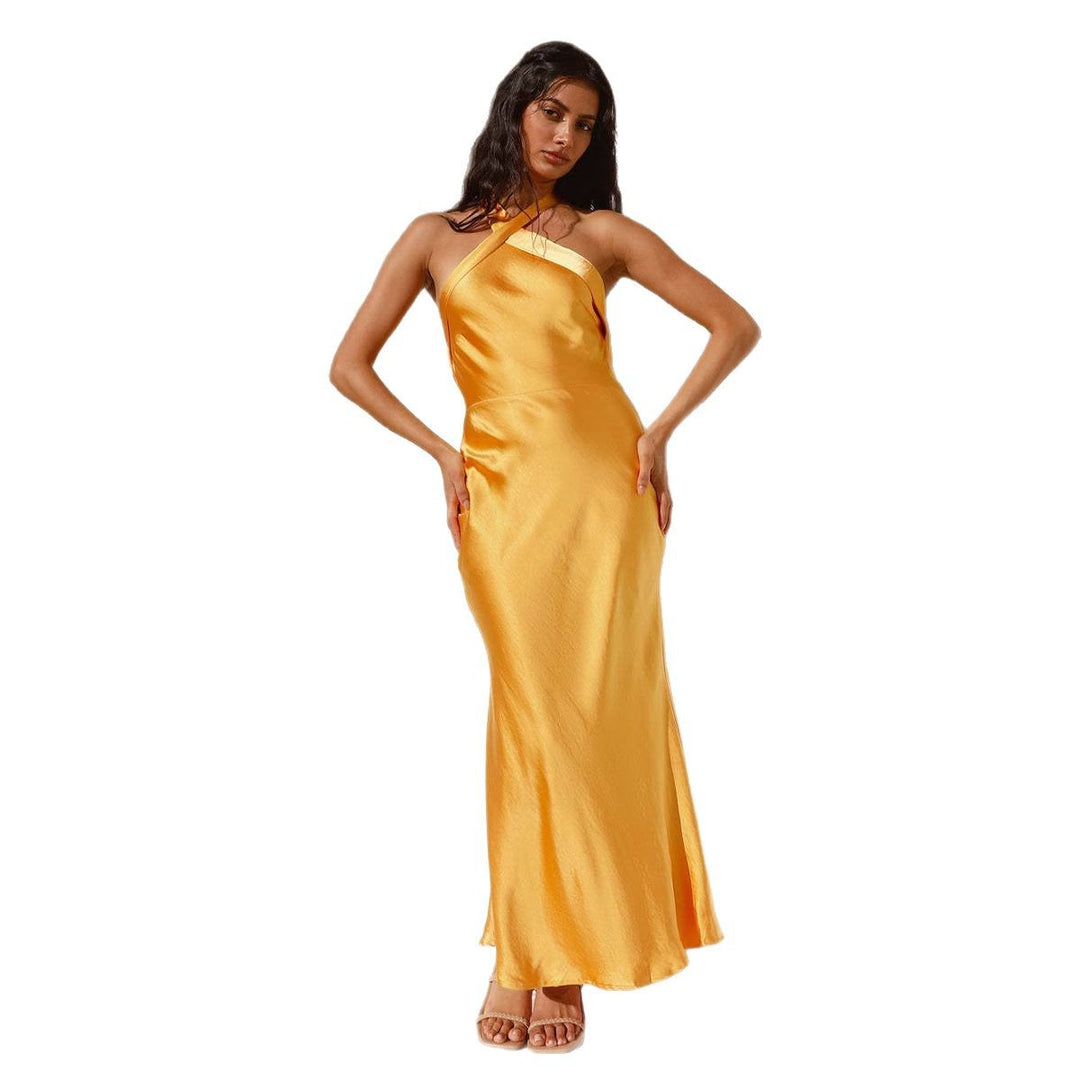 Robe de soirée longue en satin pour femme avec coupe asymétrique et détails de sangle raffinés Levoire