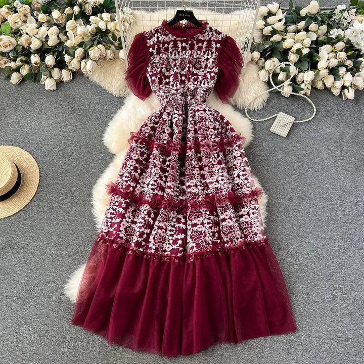 Levoire | Robe en tulle avec de belles et élégantes coutures en dentelle Rouge vin Taille libre