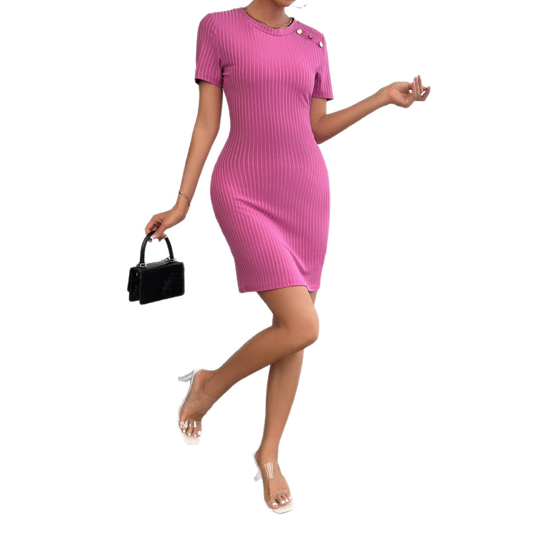 Robe à manches courtes pour femmes avec design texturé et boutons décoratifs Levoire
