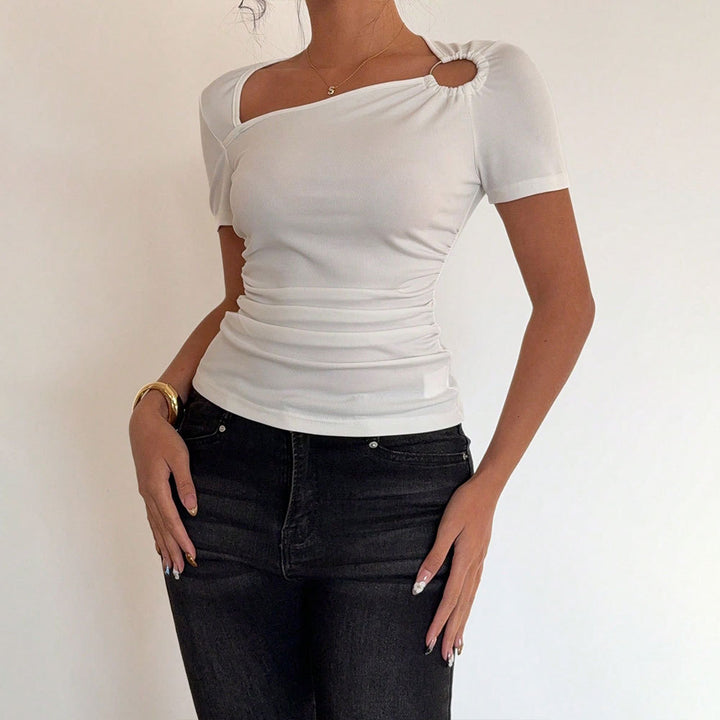 Chemise tendance à manches courtes pour femmes avec encolure asymétrique et fronces Levoire