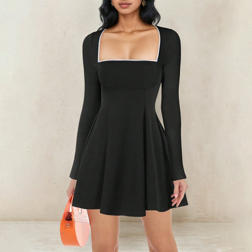 Robe pour femmes avec un décolleté carré élégant et des manches longues Levoire