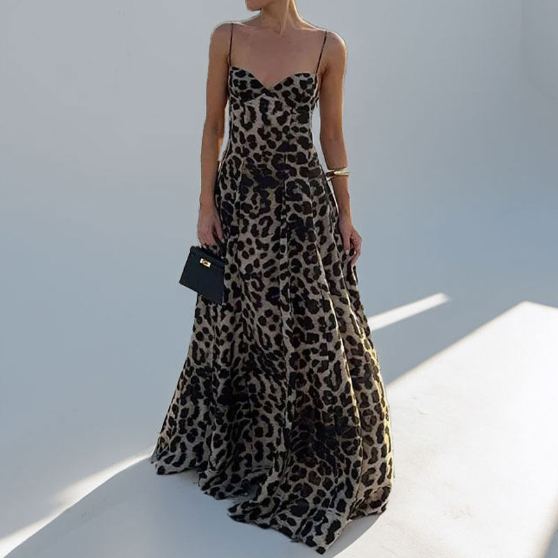 Robe maxi femme avec décolleté plongeant et élégant imprimé léopard Levoire